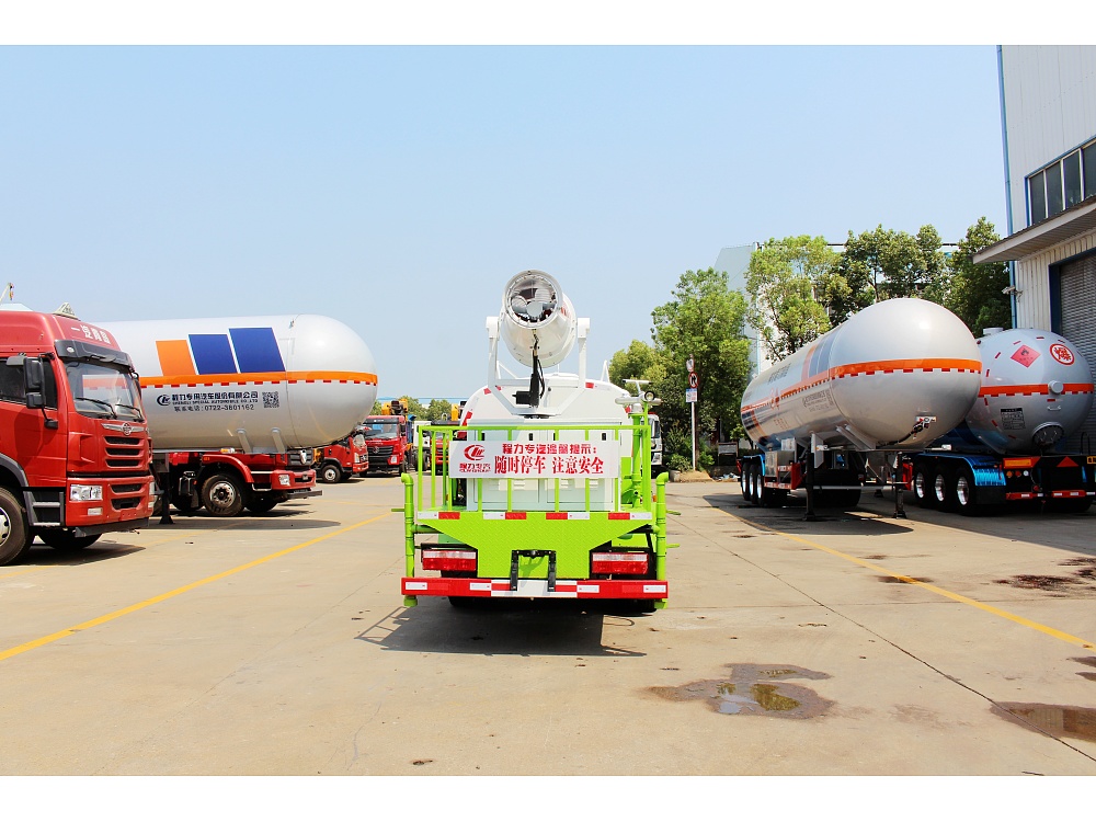 國六東風(fēng)小多利卡5立方抑塵灑水車