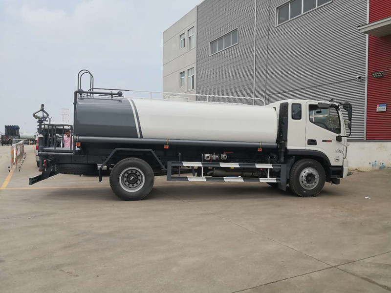 國(guó)六福田瑞沃12方灑水車(chē)