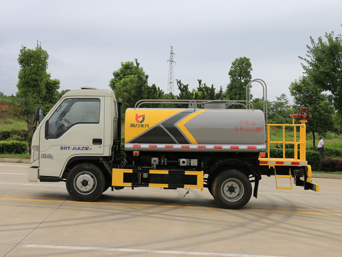 國(guó)六福田三方灑水車