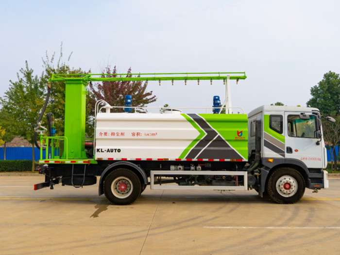 國六東風(fēng)D9鐵路抑塵車