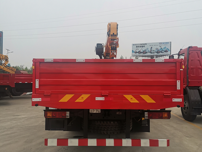 PFT5251JSQD6A陜汽德龍后八輪隨車(chē)吊