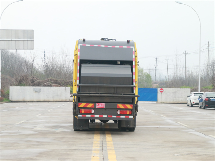 國(guó)六重汽豪沃后雙橋20方壓縮垃圾車(chē)