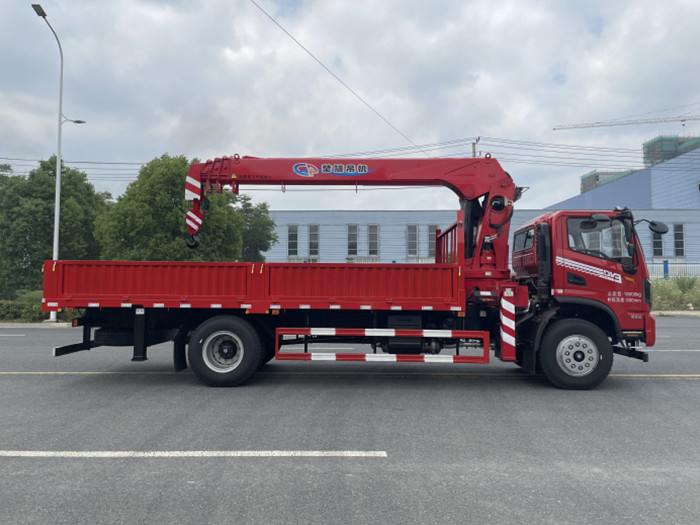 國六東風(fēng)暢行DV3單排 8噸隨車吊_隨車吊廠家