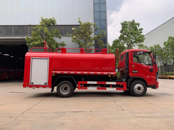 國(guó)六東風(fēng)小多利卡5噸消防灑水車(chē)_5噸消防灑水車(chē)價(jià)格_5方消防灑水車(chē)_程力專(zhuān)用汽車(chē)